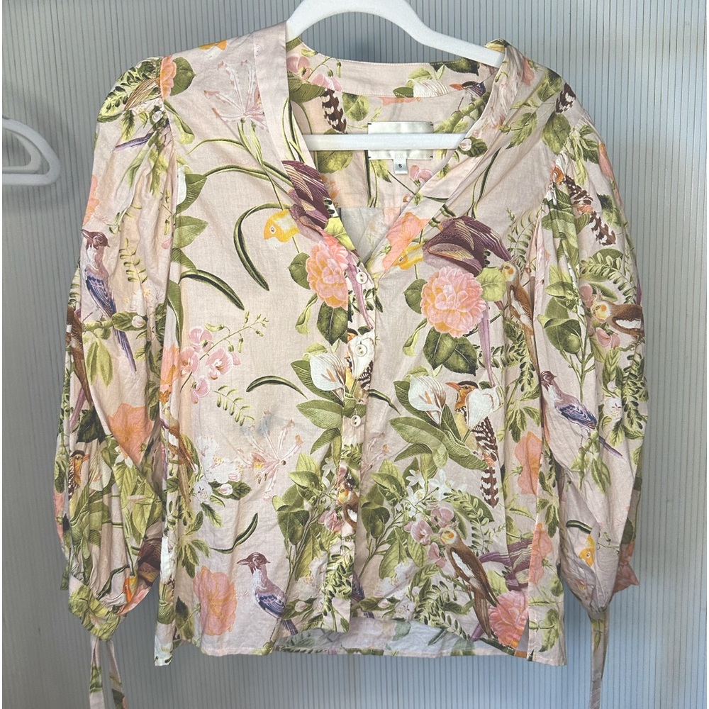 Pink blouse with long sleeve that tie and button closure floral